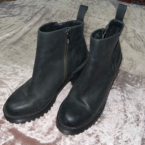 Dr. Martens Shoes - Dr Marten’s Magdalena black leather platform booties size 8 fit like a 9